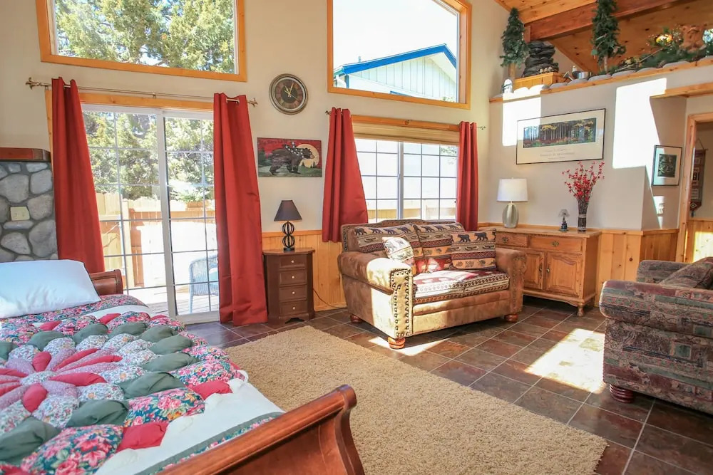 The Villa Pines