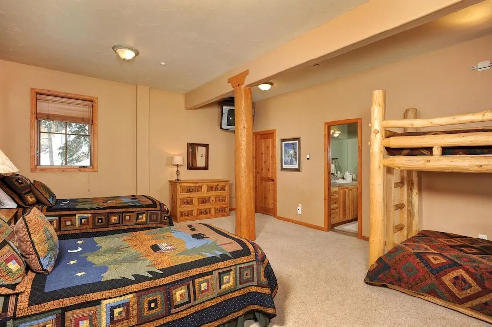 Paradise Meadow Lodge