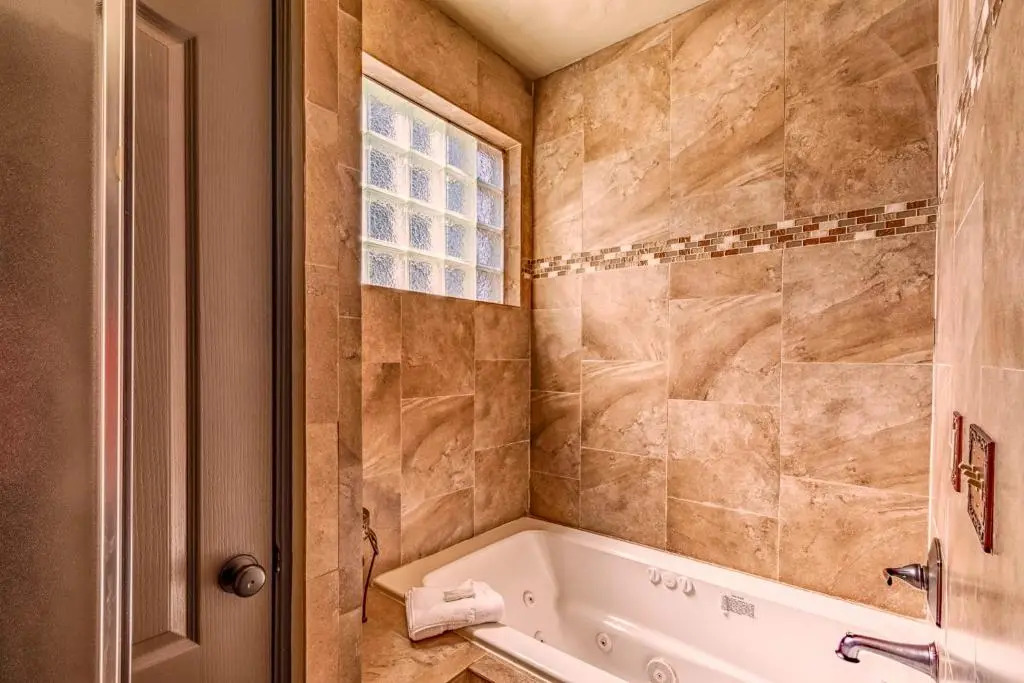 Clearview, 6 Bedrooms, Hot Tub, Pool Table, Views, Pet Friendly, Sleeps 14