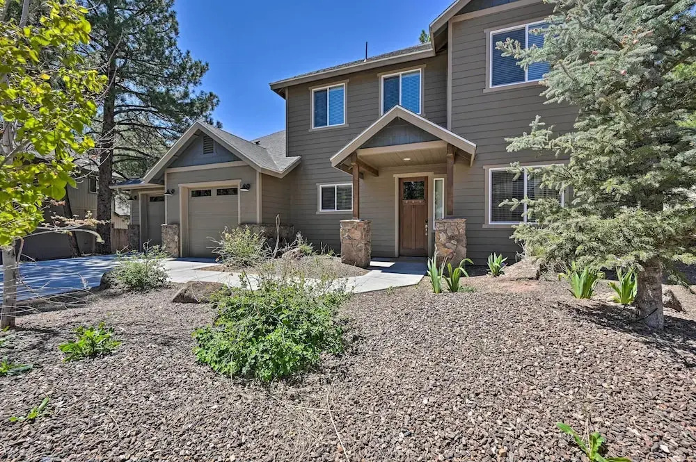 Family Home w/ Deck, 3 Mi to Downtown Flagstaff!