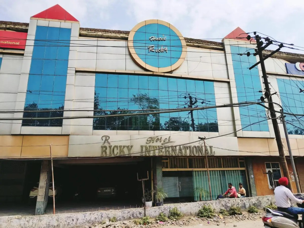 Capital O 9415 Hotel Ricky International