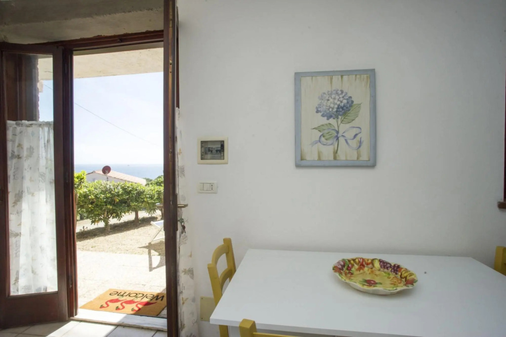 Apartment Two-room Number 3 on the seafront of Morcone-MORCONE BILO N° 3