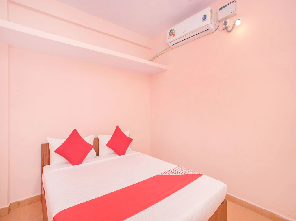 OYO Flagship 11419 Surya Residency