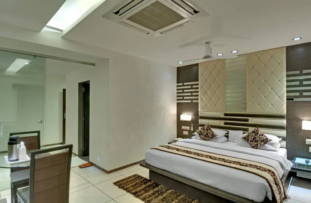 Pearl Hotel & Banquets