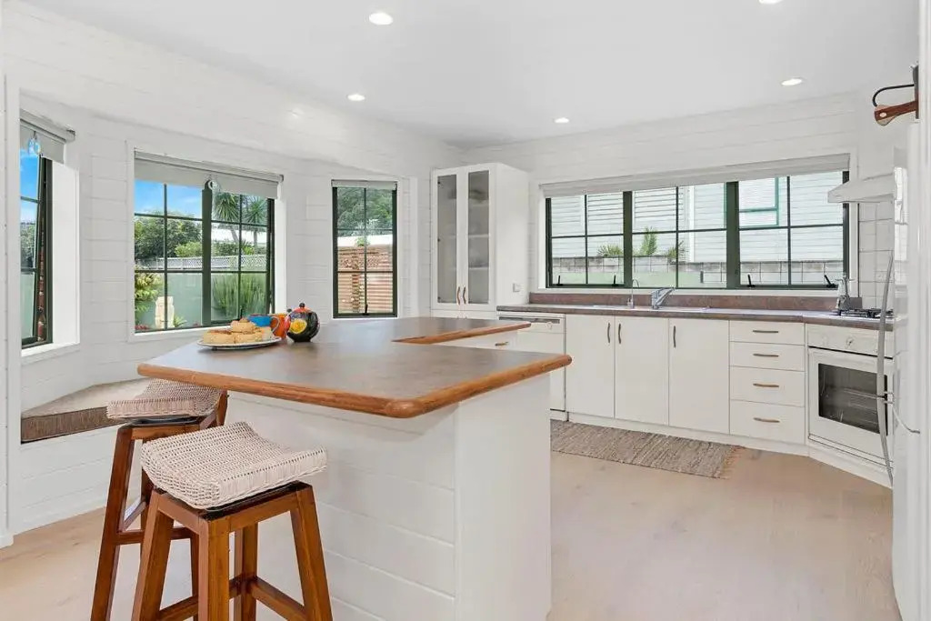 Kiwi Kuta with direct beach access -Matarangi Home