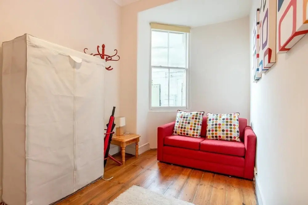 City Centre Main Door Apartment: 5 Mins Walk to Princes St