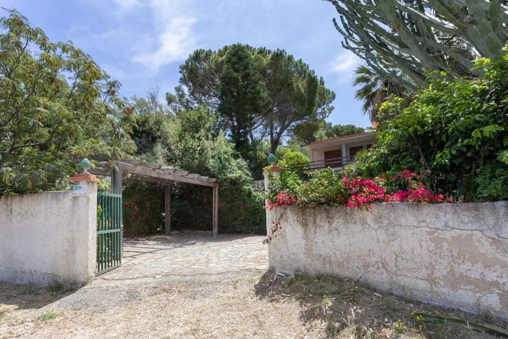 Scopello Flat with Panoramic Courtyard and Parking