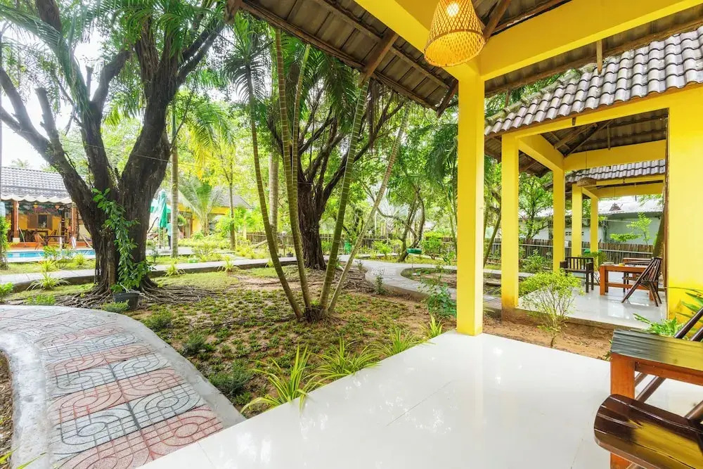Green Bungalow Garden - Quiet Tropical Retreat, 5 Min To Beach