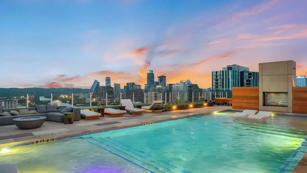 Sleeps 16 Brand New Austin High Rise w/ Rooftop Pool, Gym, Yoga Studio & More!