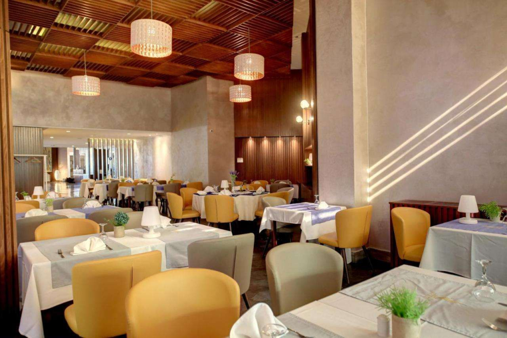 Hotel Lac Leman, LES BERGES DU LAC