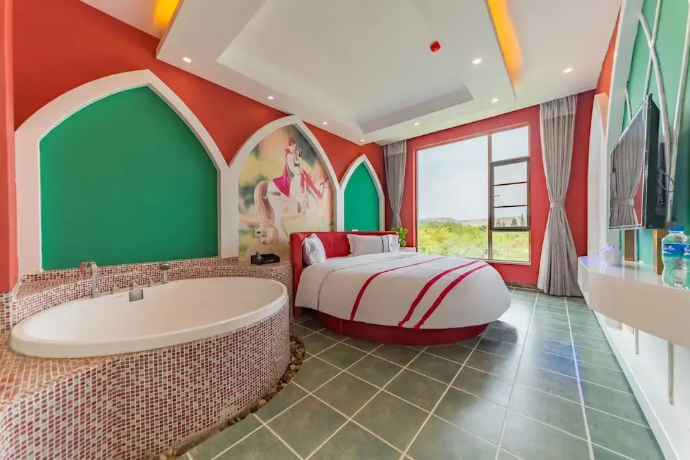 Love Home Theme Hotel Kunming Airport