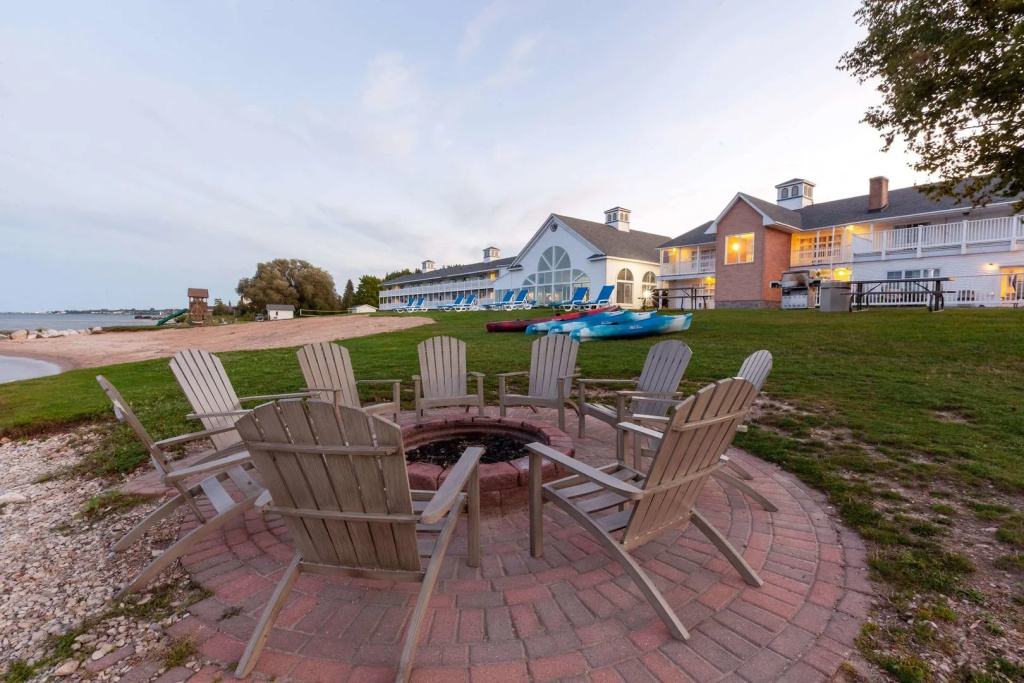 Baymont by Wyndham St. Ignace Lakefront