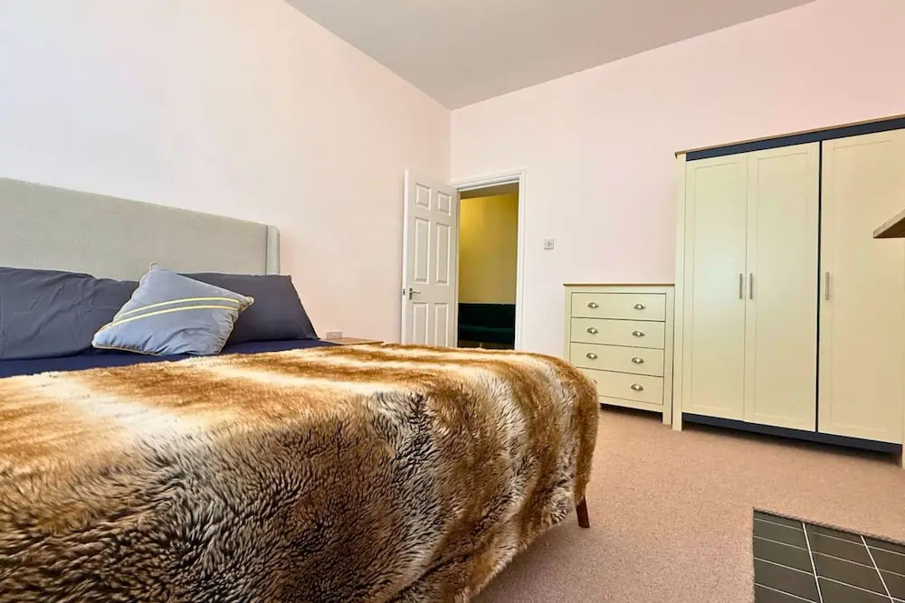 Palacial 3 Super King Bedrooms