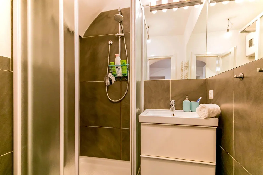 Majestic 1BR / 2BR Suites Next To Colosseum at Piazza Venezia