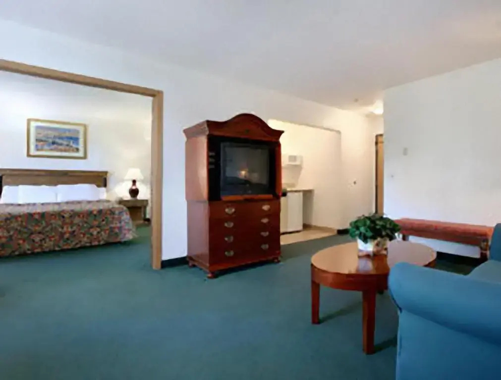 Travelodge by Wyndham Waukegan Gurnee
