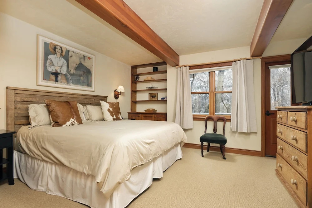 Deluxe 3 & 4 Bedroom Aspen Apartments Next to Silver Queen Gondola