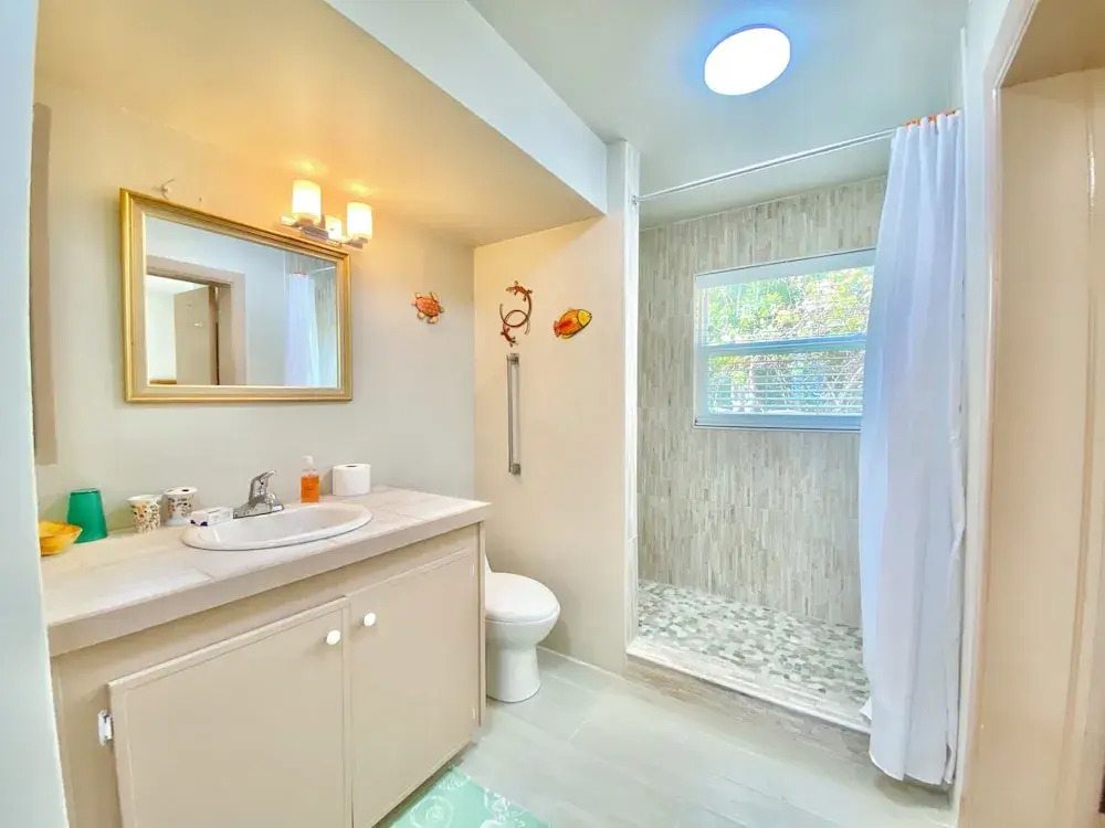 Coastal Haven: Newly Renovated Beachfront Cottage With Pool