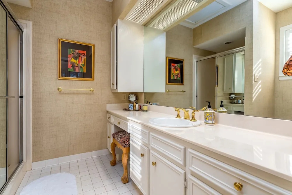 At Ease - 535 Barcelona 3 Bedroom Home by RedAwning