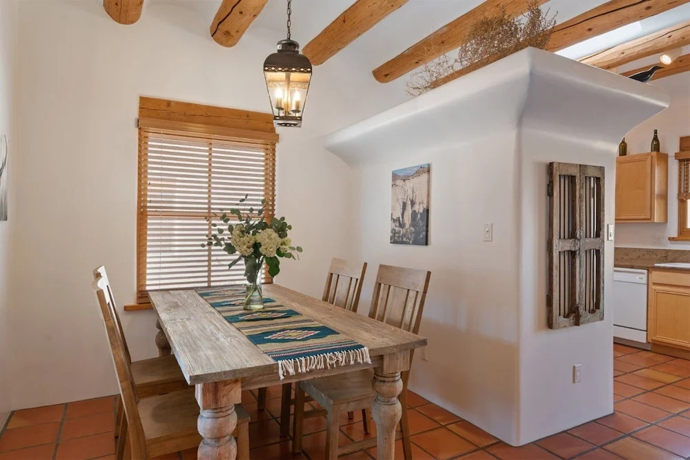 Casa Pico - Ideal Location, Fantastic Workspaces, Perfect Patio
