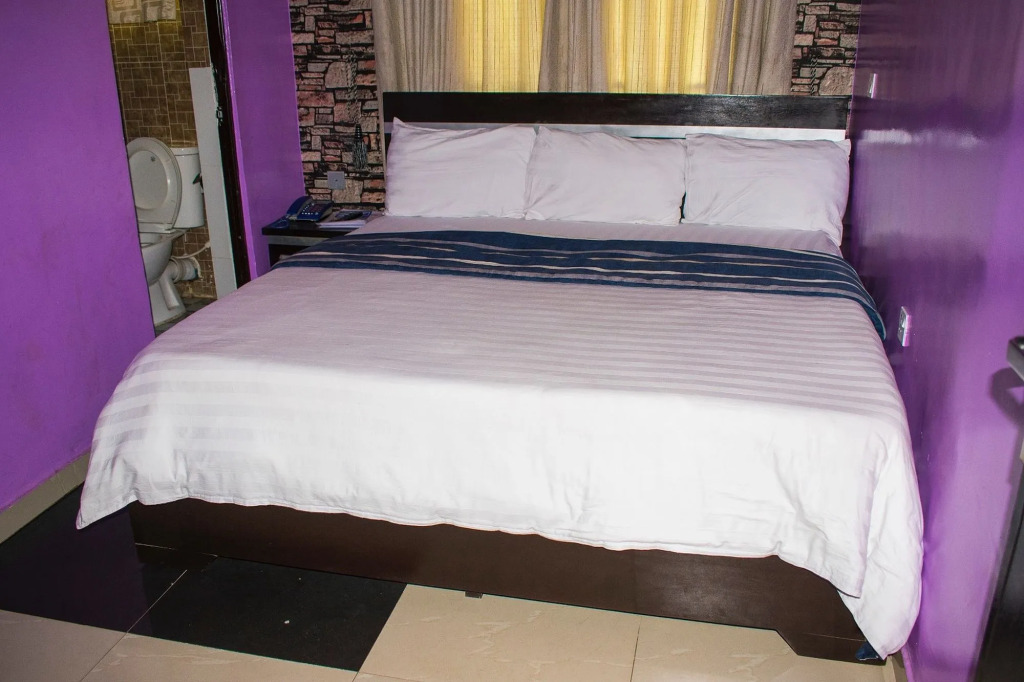 Crestviewers Hotel Ogudu