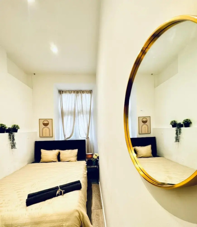 Private Rooms in Affordable 5-Bedroom Apartment