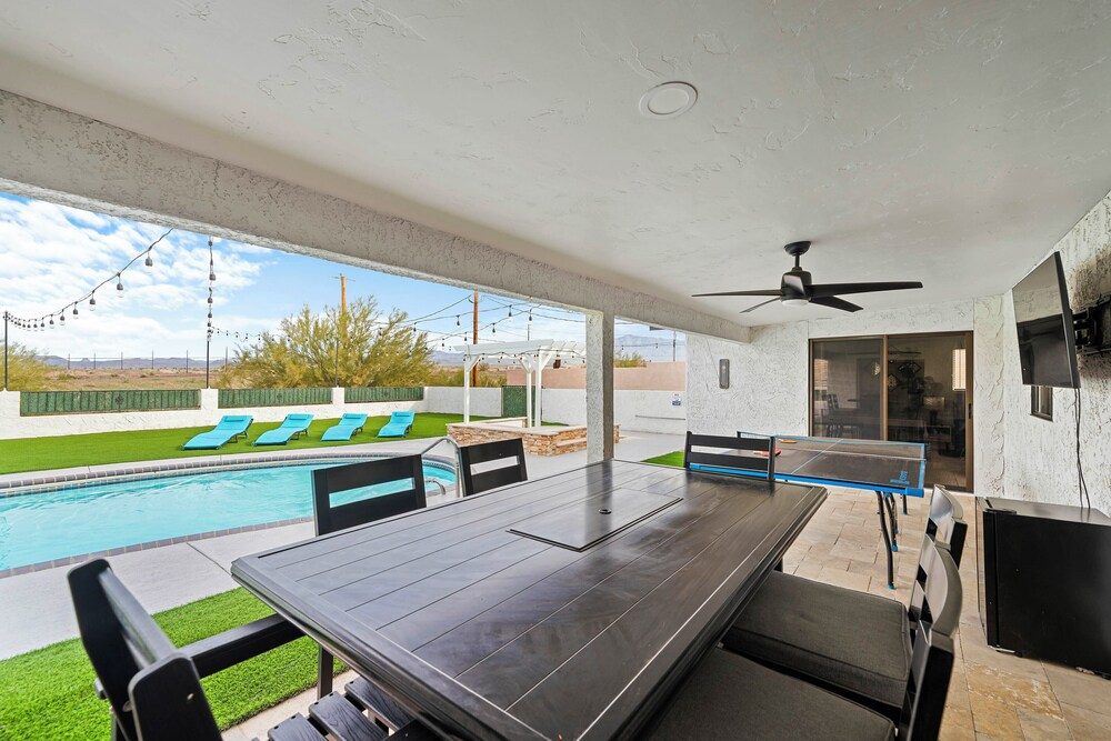 Sunny Arizona Oasis w/ Views - 2 Mi to Lake Havasu