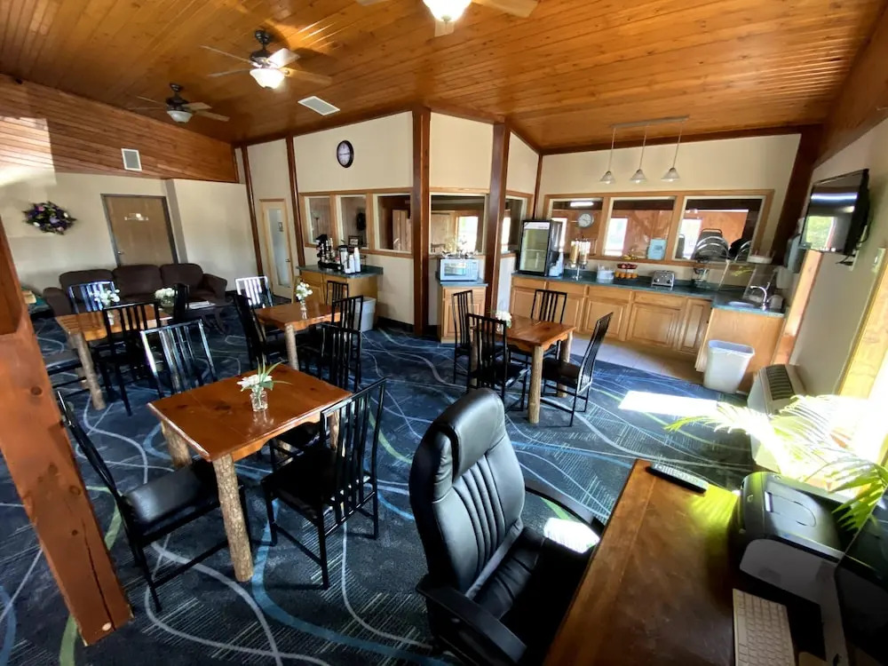 Woodland Inn & Suites