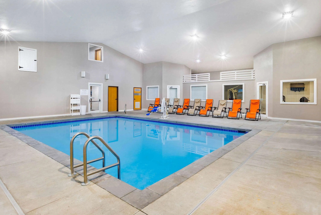 AmericInn by Wyndham Pella