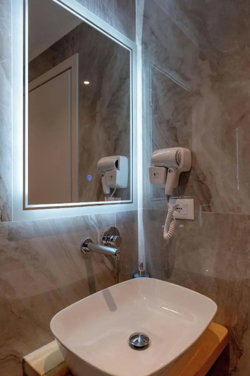 Hotel Monel