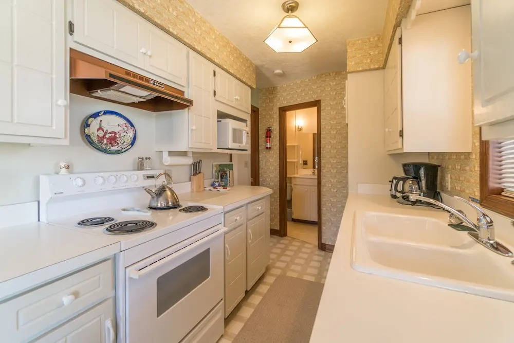 Betty's Beach Bungalow 2 Bedrooms 2 Bathrooms Home