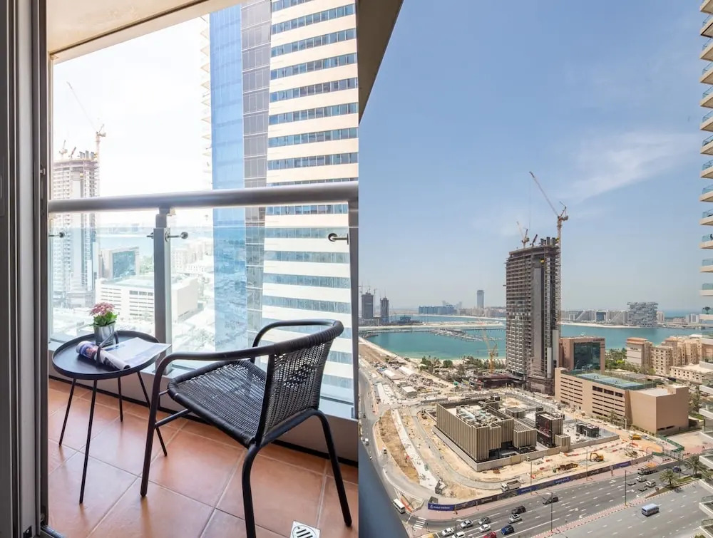 Elegant and Spacious 2BR w/ Sea Views in Marina!