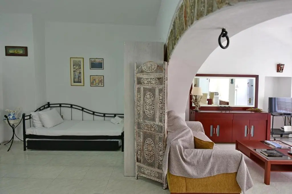 Arco I/ Downtown Rustic Apartment/4 min from port