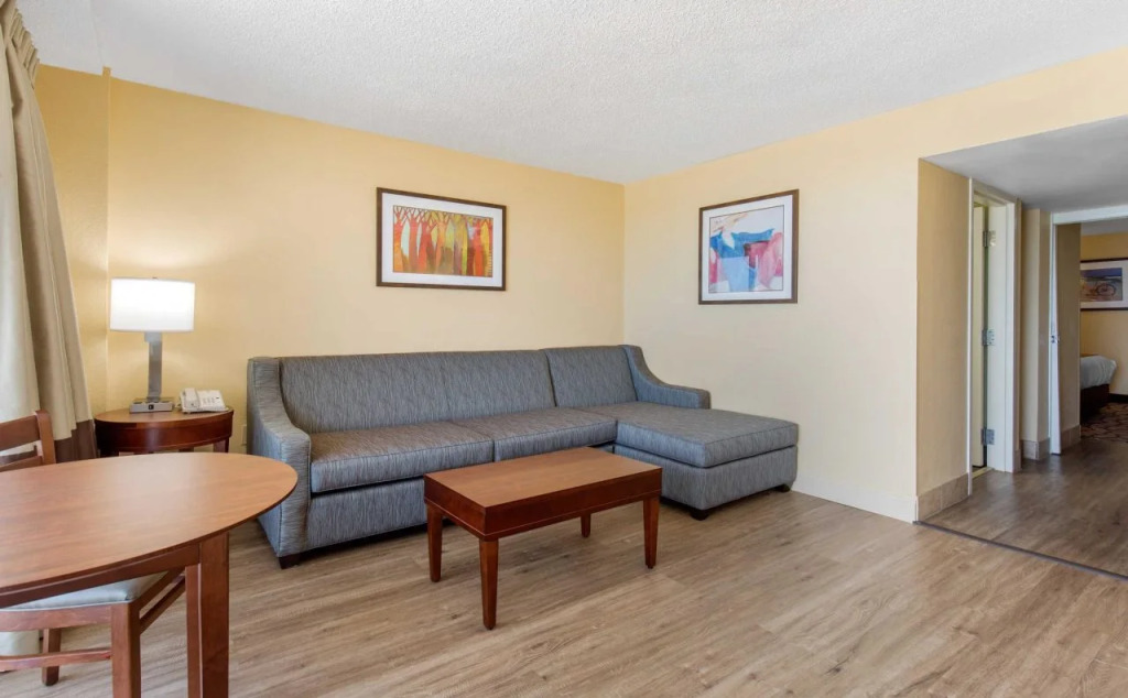 Coastal Hotel & Suites Virginia Beach - Oceanfront