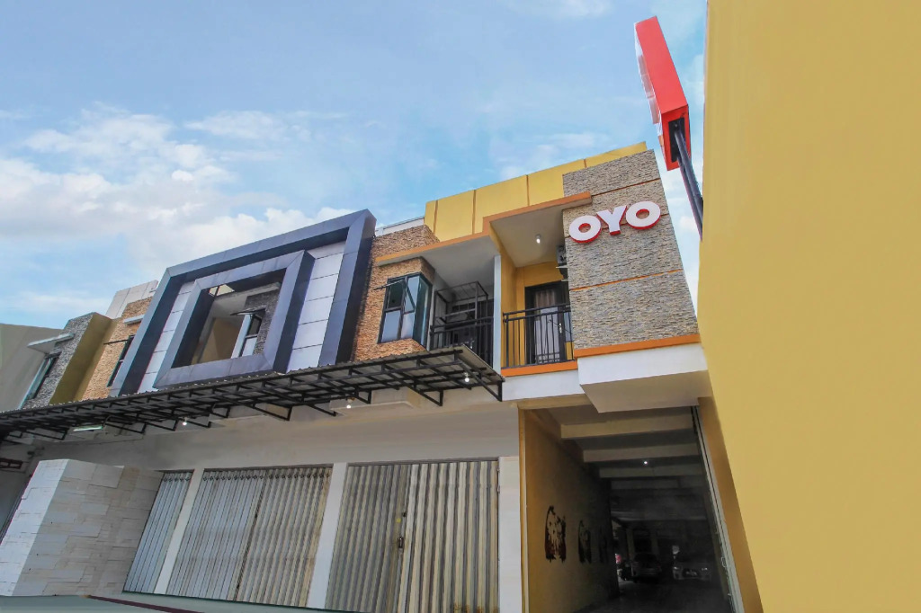 RedDoorz at Kutisari 2 Surabaya