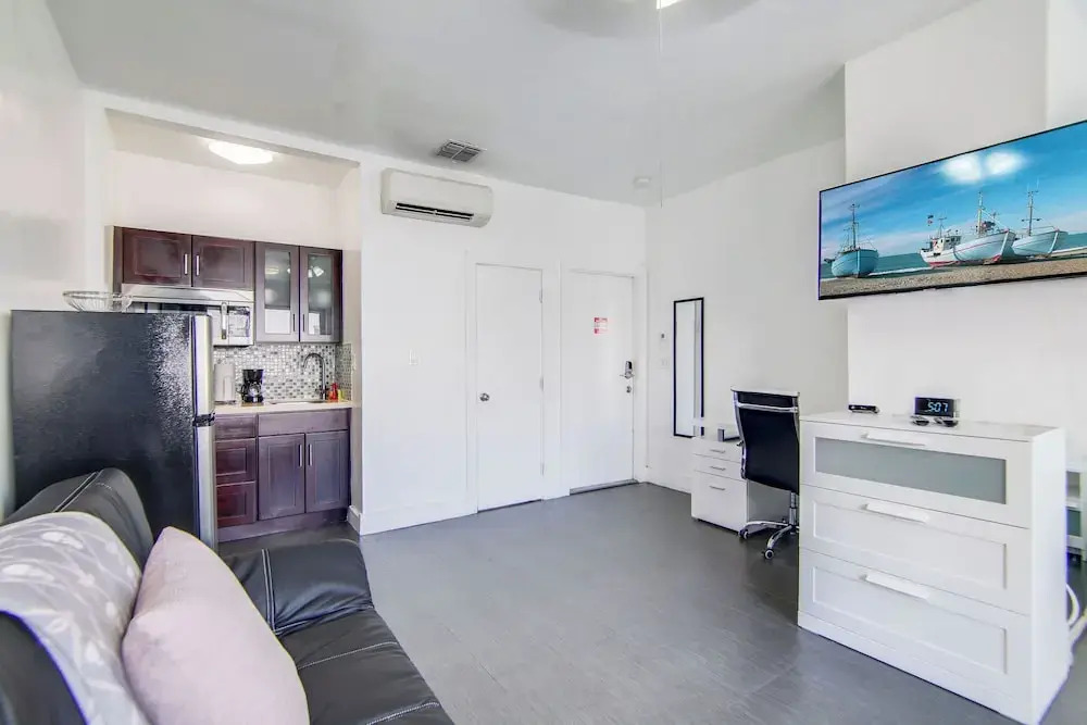 Chic Large Studio Apt Near Ocean Drive South Beach
