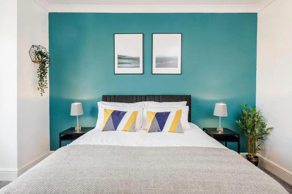 Luxury Apartment 2bed & Parking - East London - by Damask Homes