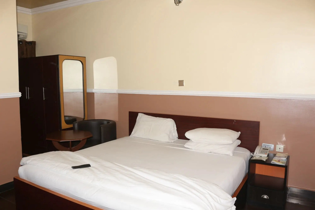 New Point Hotel And Suites