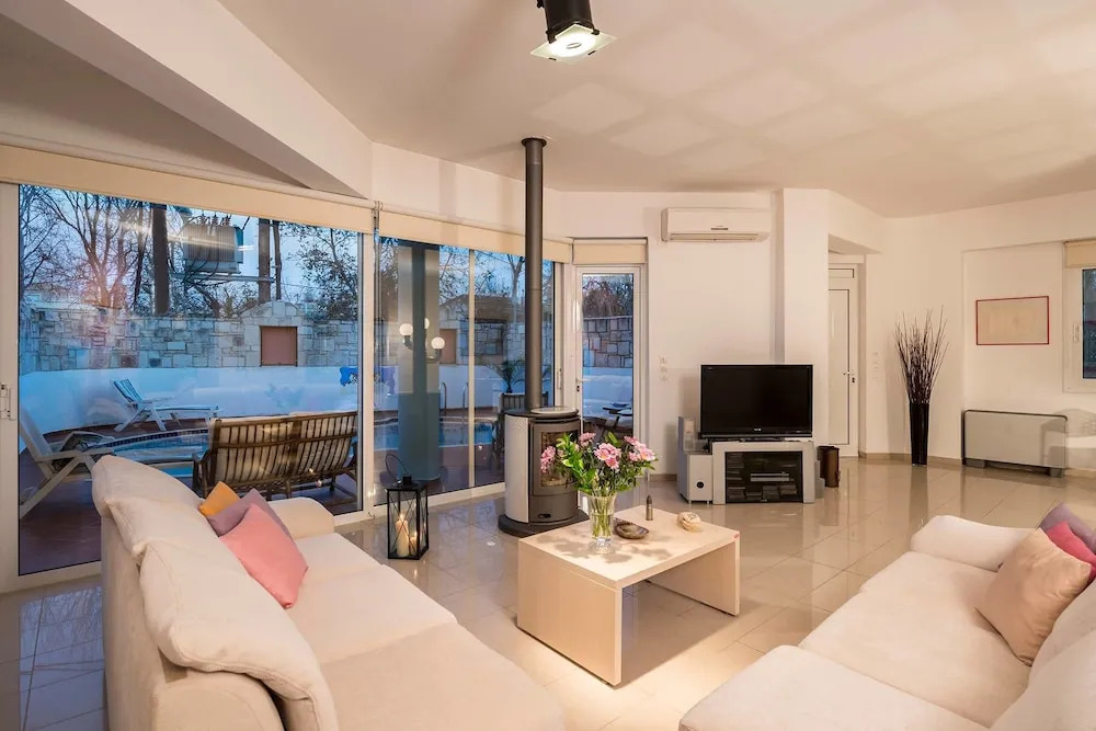 Villa Joy Mare - Seaside Escape with Private Pool