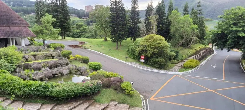 A condo with lake view near Highlands Steakhouse