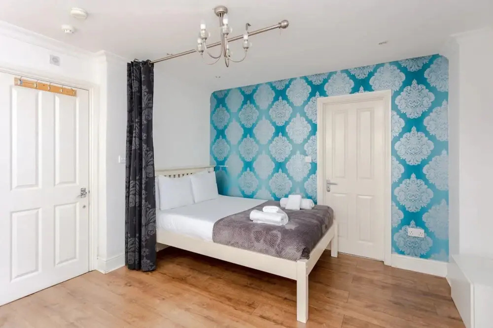 Airy Studio Apartment in Vibrant East London