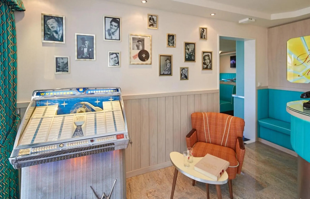 Bernstein Hotel "50`s Seaside Motel"