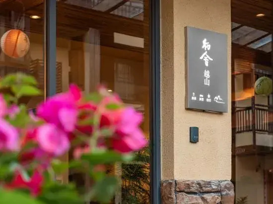 Guilin Yue Mountain Scenic View Vacation Apartment (Reed Flute Cave Scenic Area)