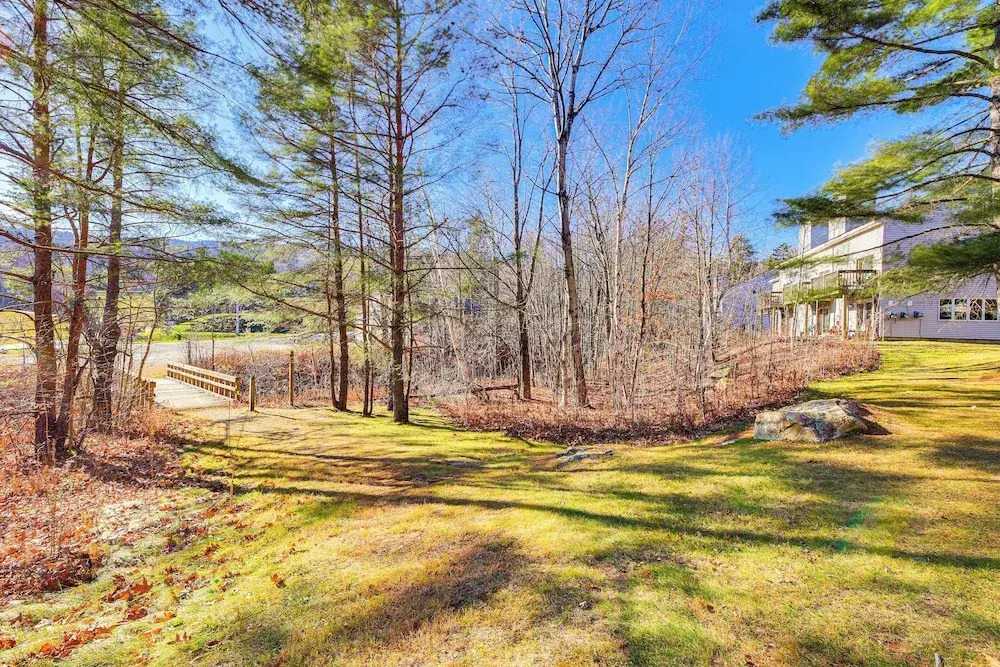 Walk to Mt Snow: Cozy West Dover Condo