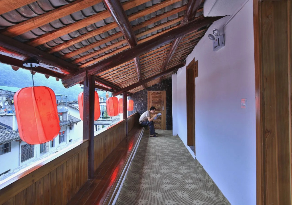 Destination Youth Hostel-Walk 5 minutes to east entrance of national park,Coffee,Book tickets,Laundry service,Experienced tour guide service