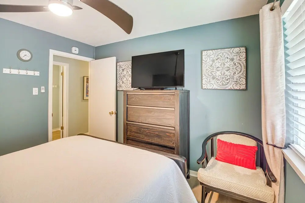 Walk to Bathhouse Row: Dog-friendly Home!