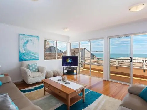 3 'The Clippers' 131 Soldiers Point Road - Fabulous Waterfront Unit