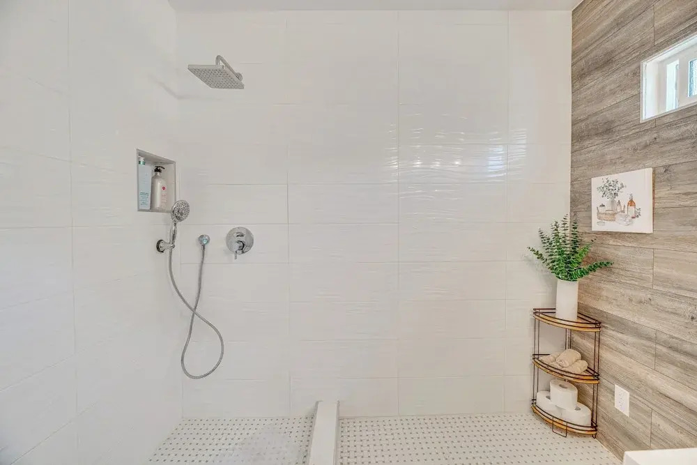 2 Mi to Citadel Outlets! East LA Retreat Near I-5