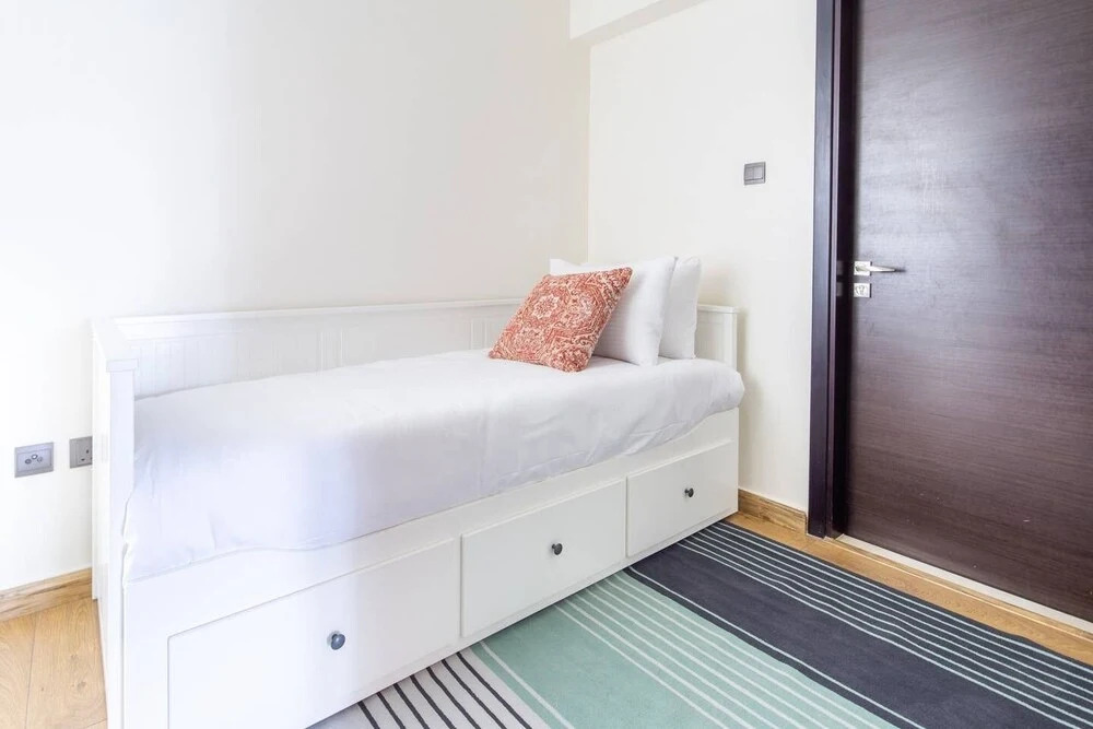 Luxurious Living In This 2BR With Study in Downtown Dubai - Sleeps 5!