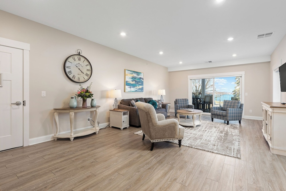 539 Bay Street Traverse City - Luxury Downtown Residences