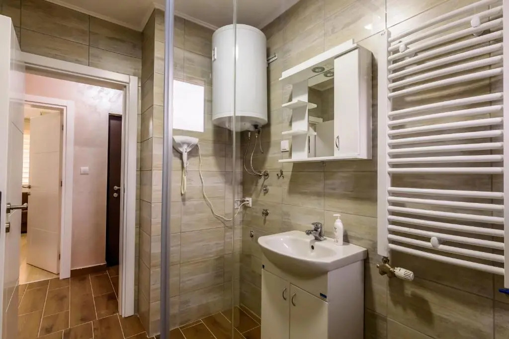 Apartmani “LAZAR” i “LENA”
